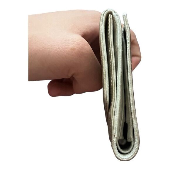 CHANEL Gold Caviar Small Wallet GUC Authentic and Gorgeous - Picture 5 of 9